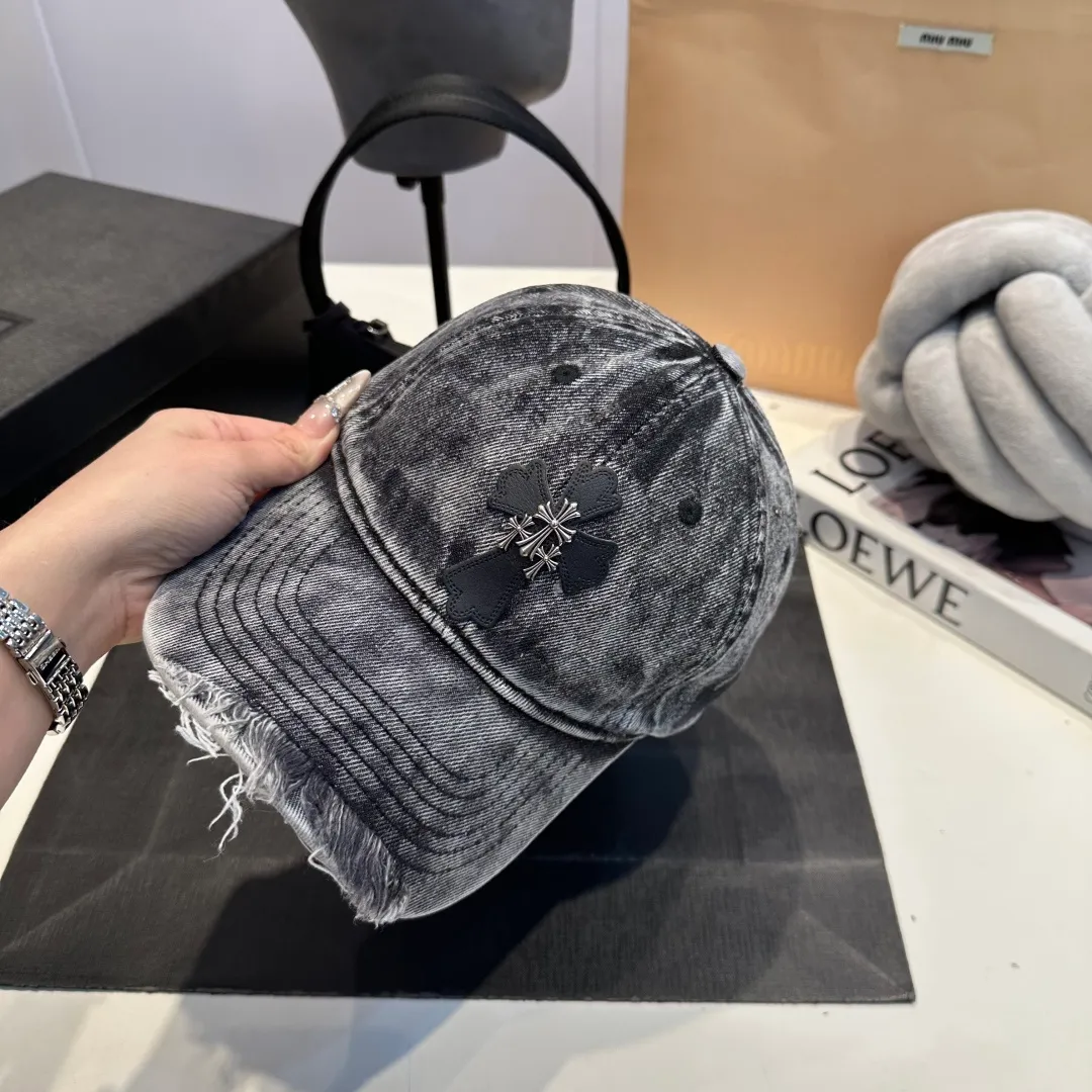 P60 Croxin's new denim denim baseball cap. Washed twill denim baseball cap. Newly launched washed denim series, casual and versatile. An artifact for spring and summer wardrobe matching.